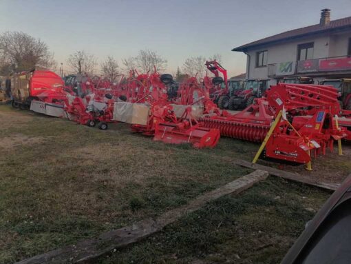 STOCK  DI MACCHINE KUHN NUOVE  IN PRONTA CONSEGNA